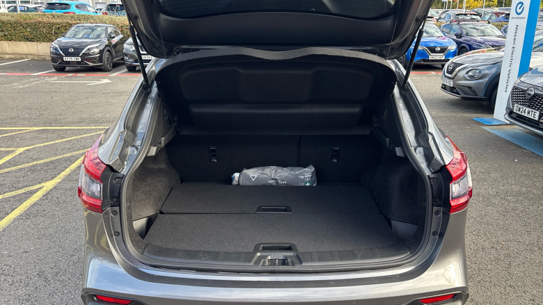 Nissan Qashqai 1.3 DiG-T 160 Tekna 5dr Petrol Hatchback